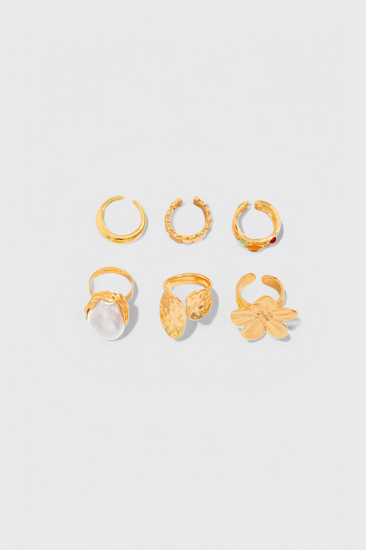 Carrie - Open Flower Ring with Pearl