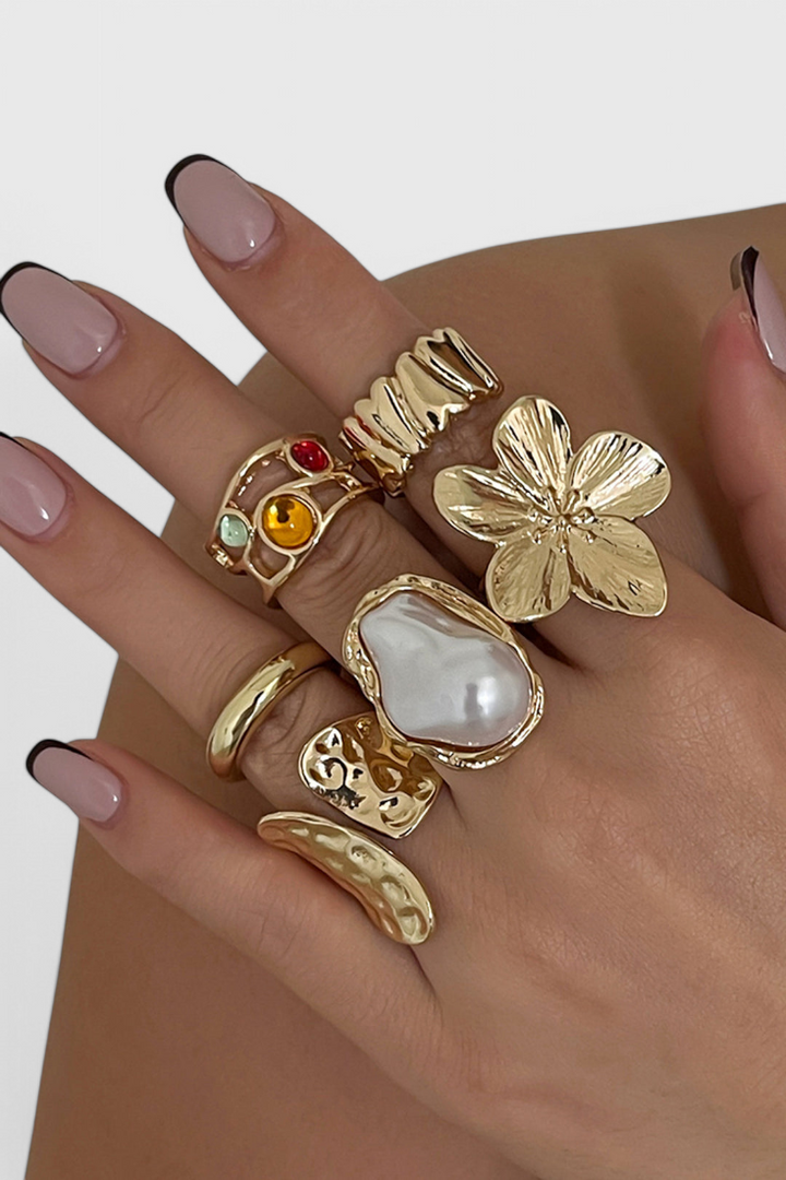 Carrie - Open Flower Ring with Pearl