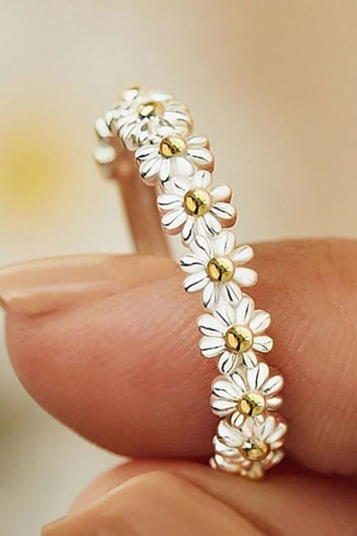 Atalanta - Silver Enamel Daisy Ring