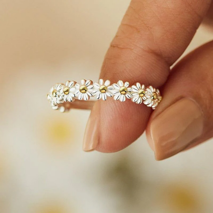 Atalanta - Silver Enamel Daisy Ring