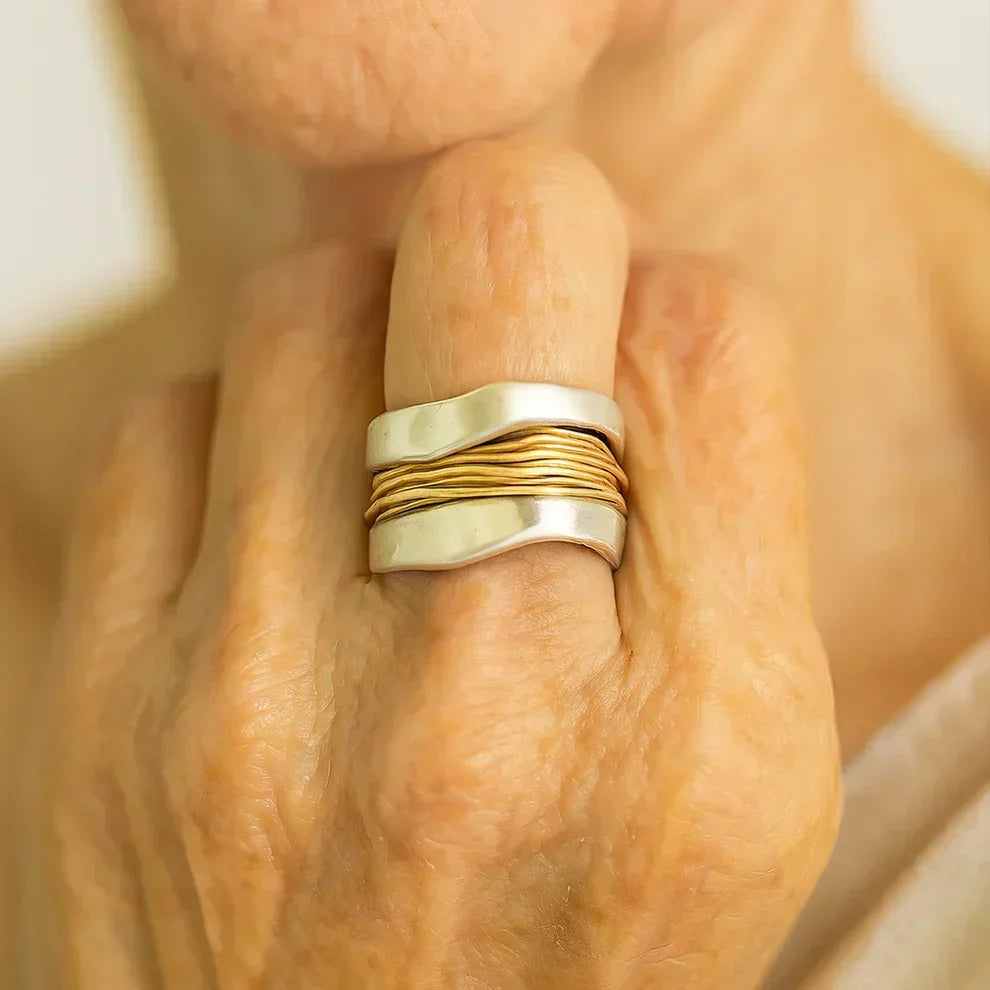 Dorinne - Silver Ring with Gold Threads