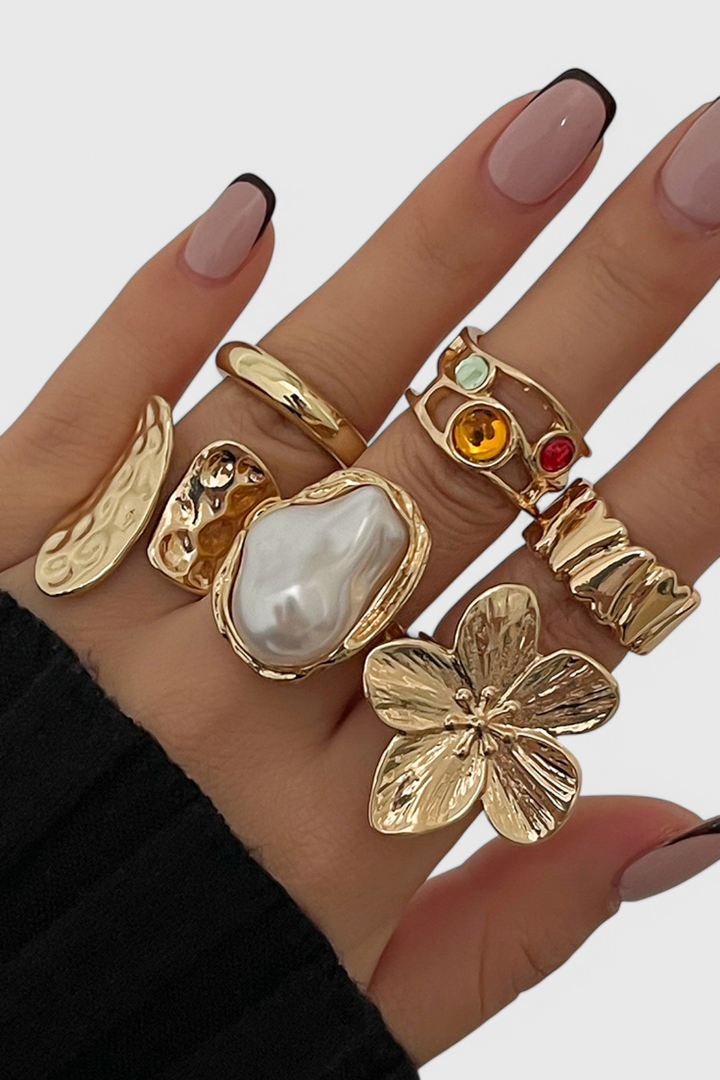 Carrie - Open Flower Ring with Pearl